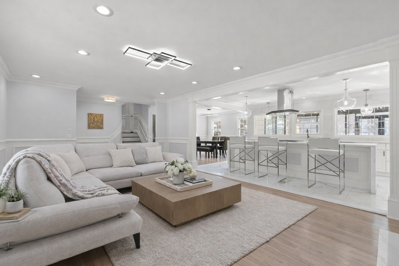 Effortless Living in a Private Deerfield Retreat