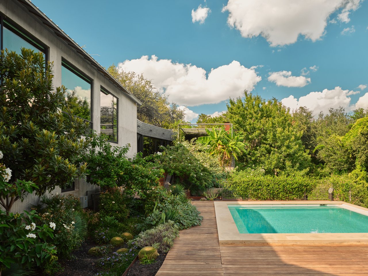 STRATFORD HILLS ARCHITECTURAL LANDMARK