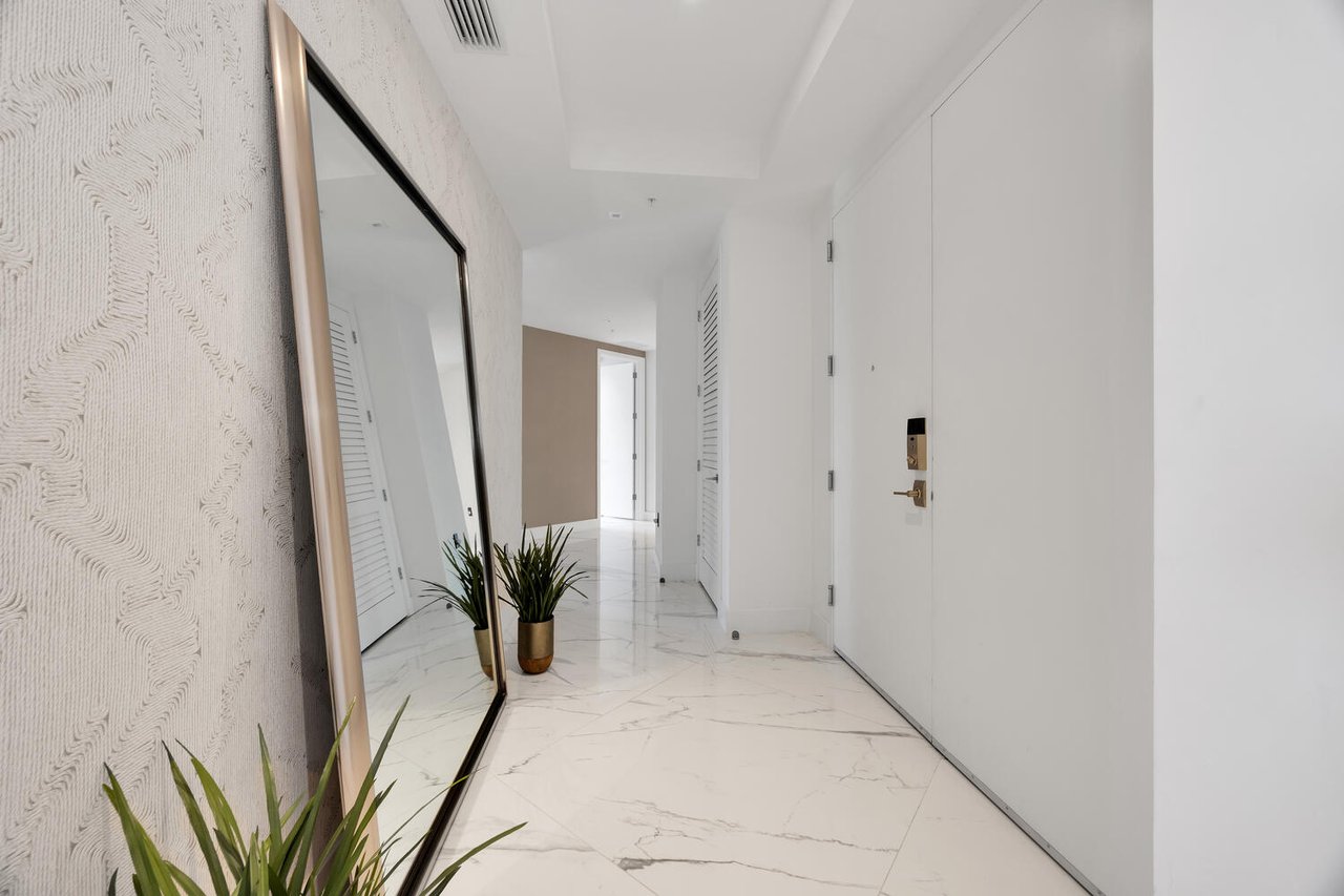 Exceptional Lower Penthouse Corner Unit in The City Beautiful