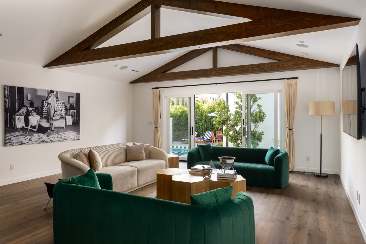 133 N La Jolla Avenue