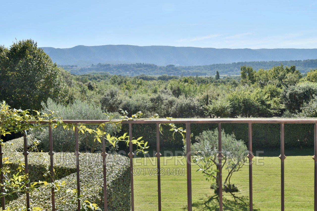 Beautiful Home in Provence with Garden and Pool