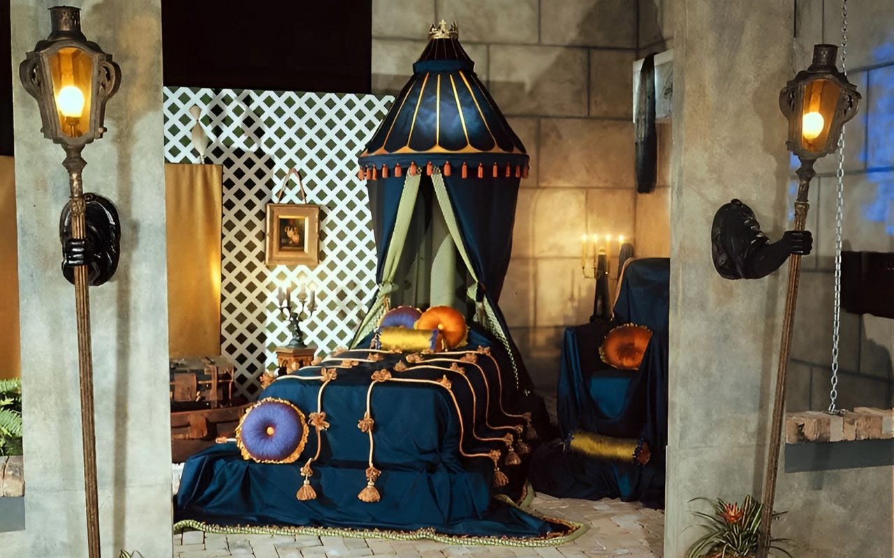 WSVN bedroom set with a blue-and-gold canopy bed and stone-look walls