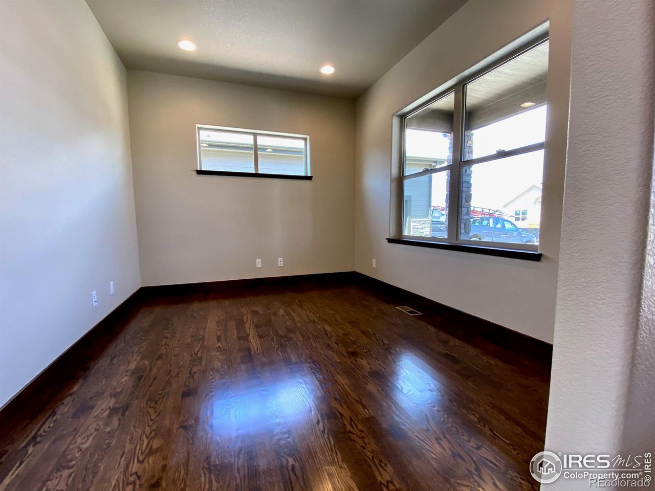 3692 Saguaro Dr