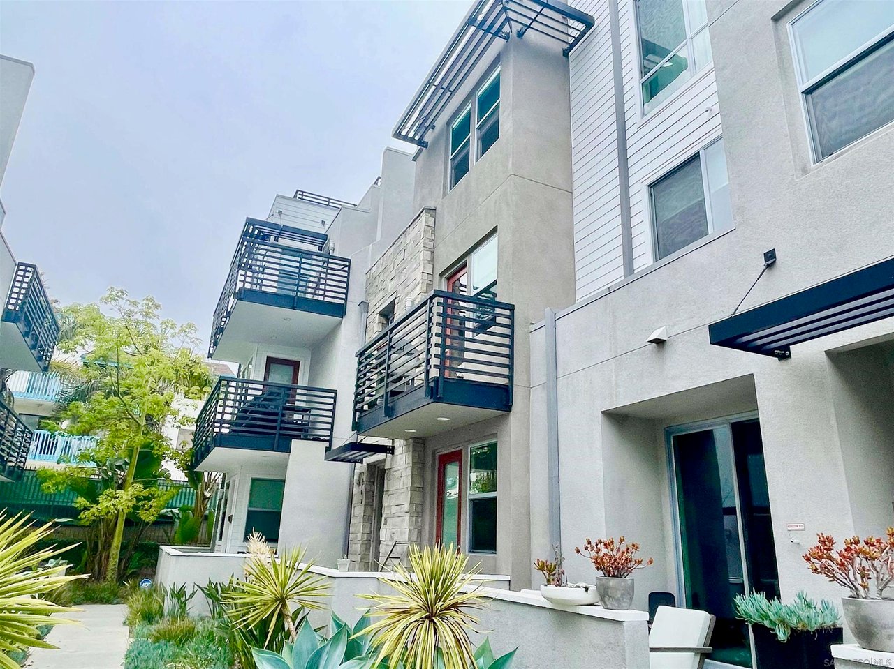 1570 Vista Del Mar Way