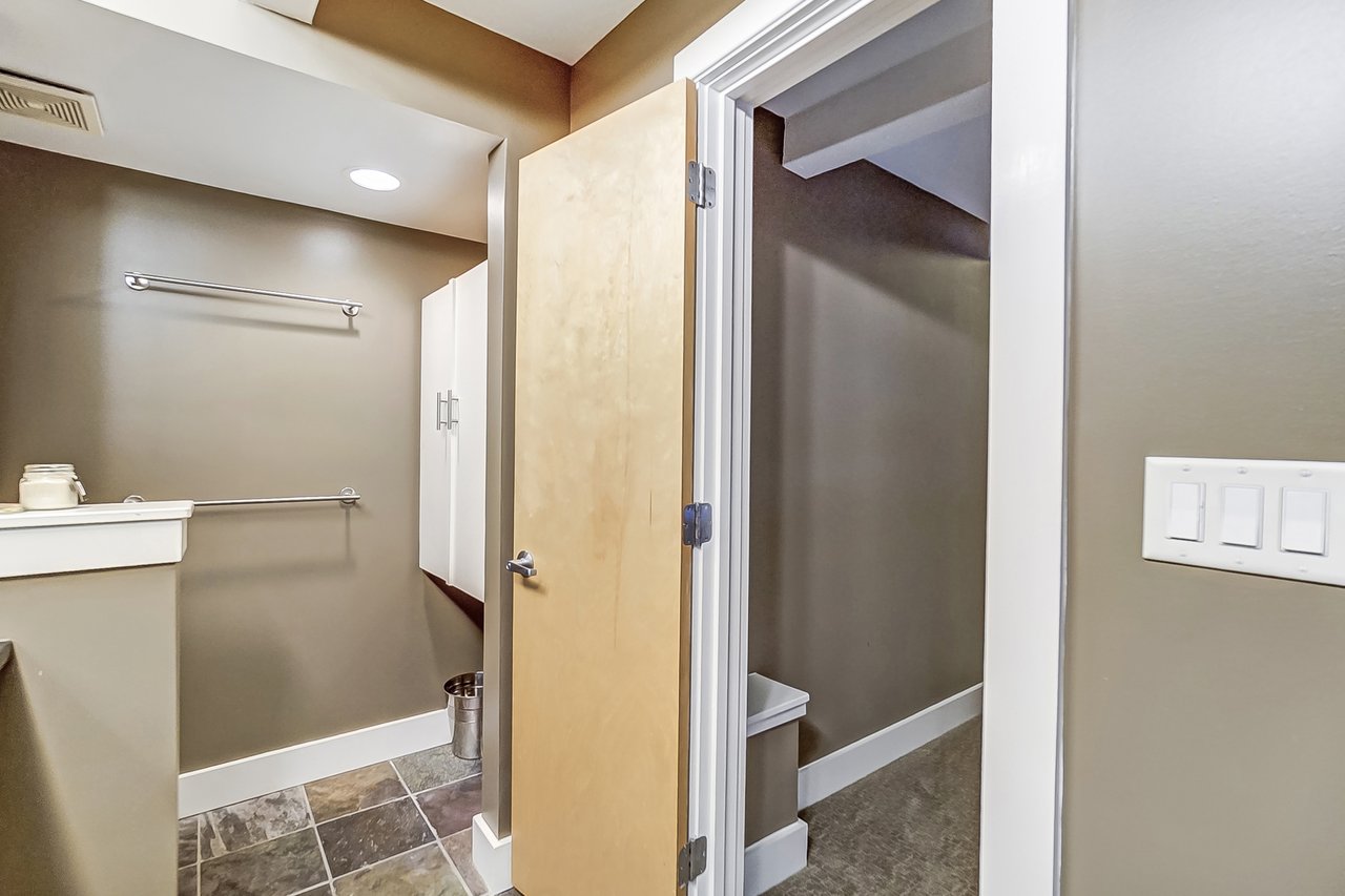 26 E 6th St. (3 units available.) #702, #802 #803