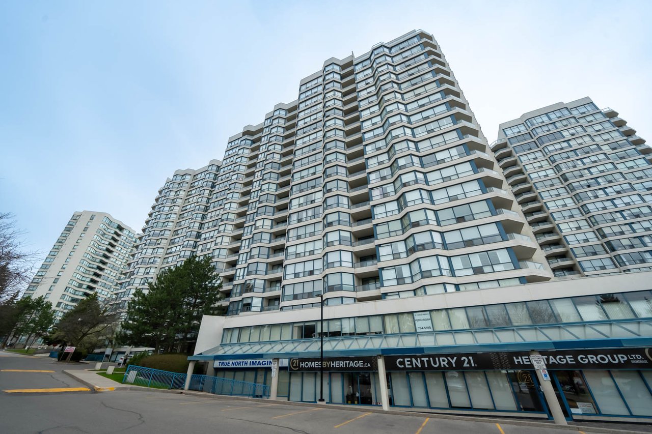 301-7300 Yonge Street 