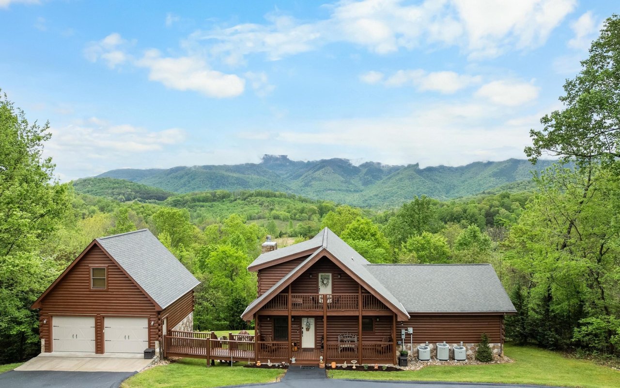 Wallace Luxury Spotlight | 2732 Cayanne Road Cosby, TN 37722