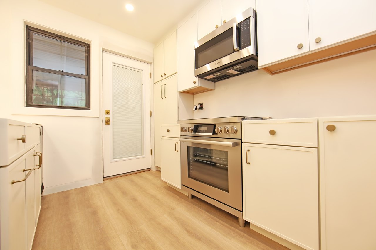 3978 47th St - Sunnyside Gardens