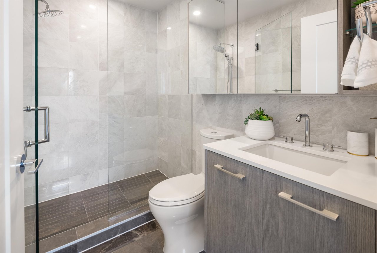 4932 Cambie St, #204