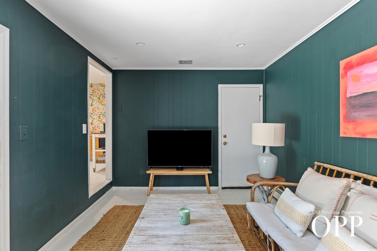 A BELLPORT VILLAGE RETREAT