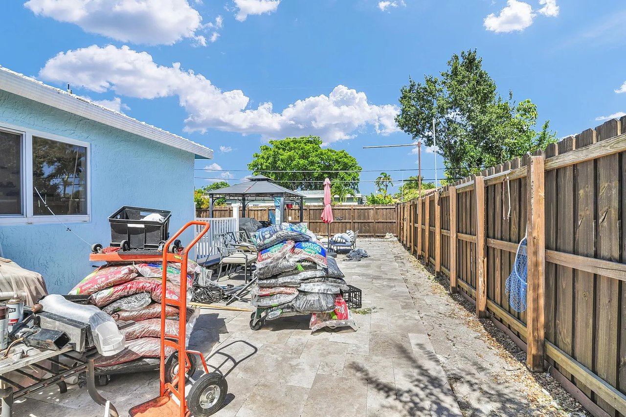 1218 SW 2ND Ave