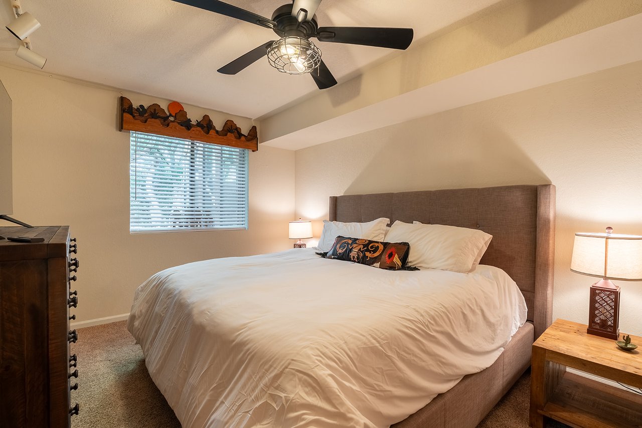 7507 N VIA DE LOS LIBROS