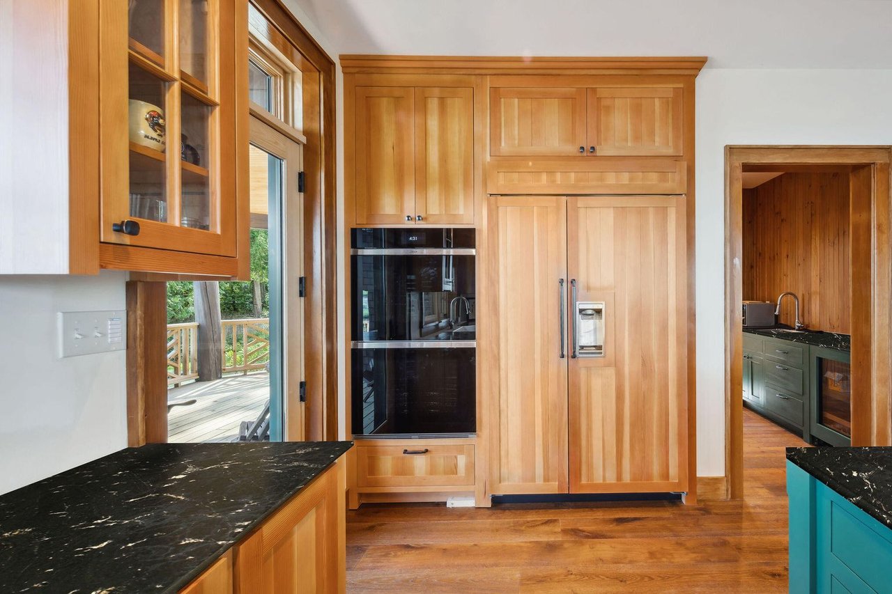 2226 Lake Shore Road