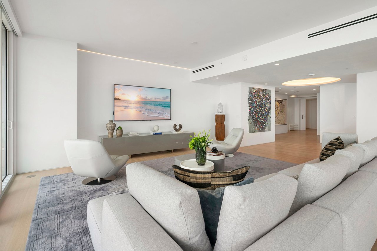 100 S Pointe Drive, Residence 1906/07