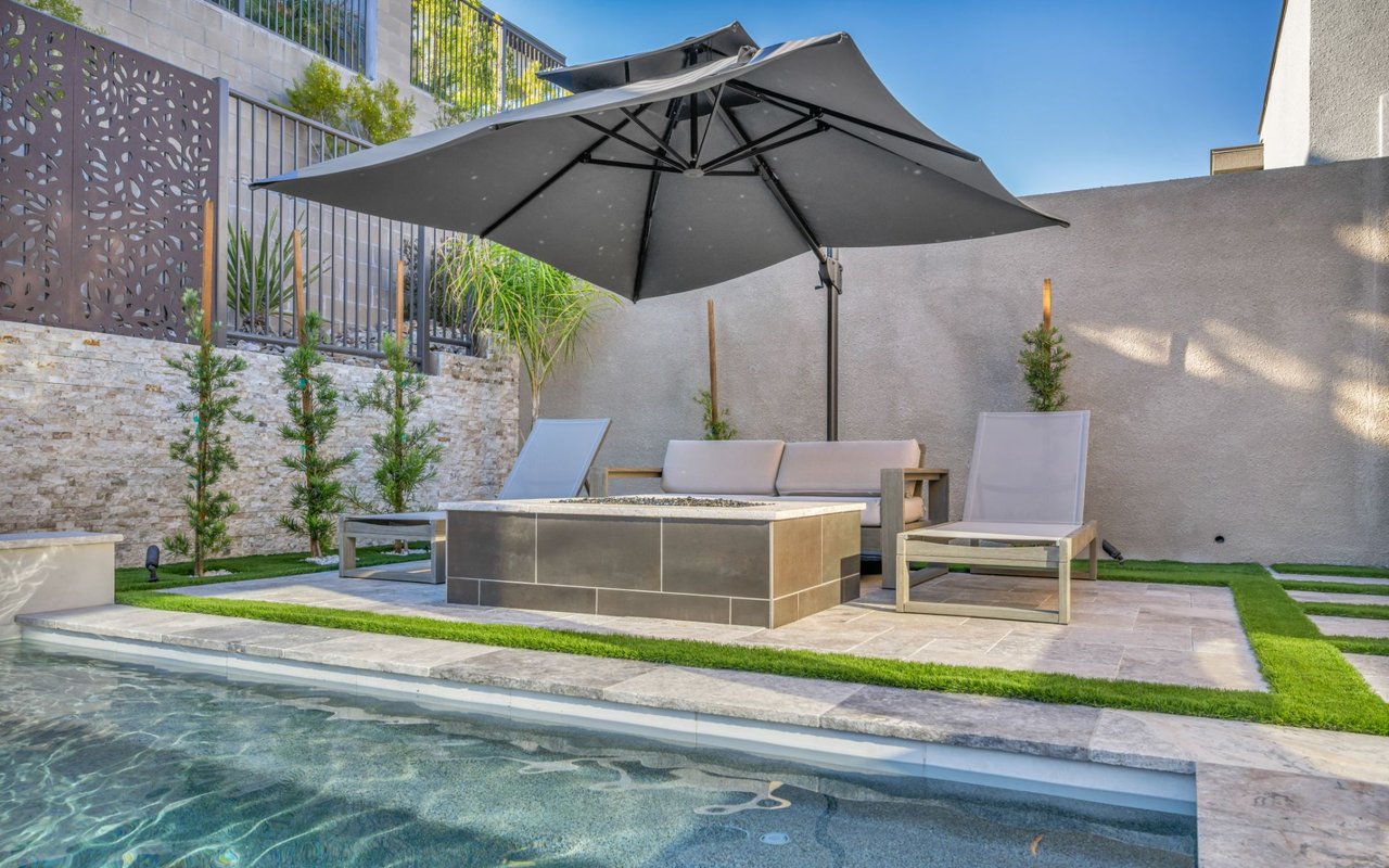819 Bolide Street