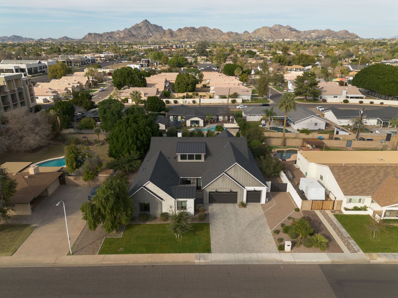 3226 E GLENROSA Avenue