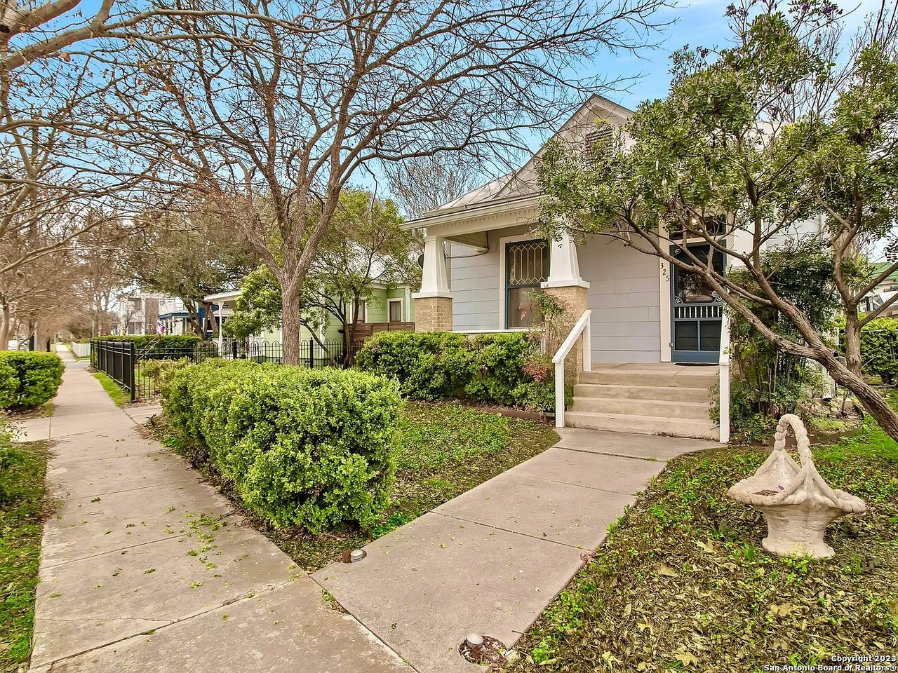 325 Cedar St