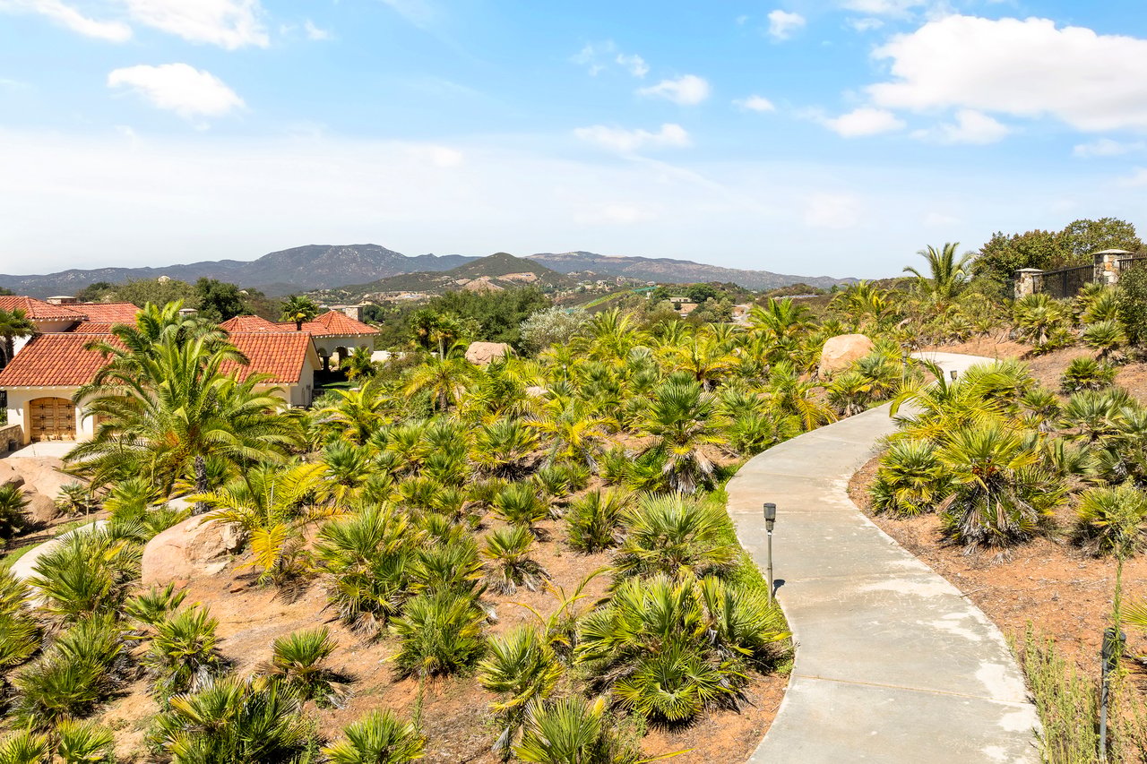 41290 Avenida Delores