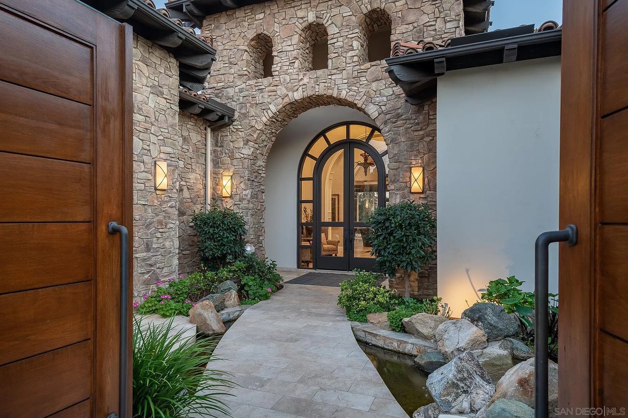 18495 Calle La Serra