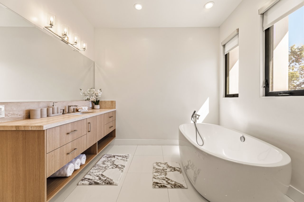 Hesperia Ave, 91316