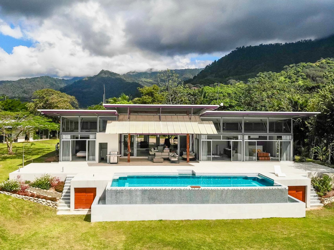 Bauhaus Modern Infinity Pool Home, Ojochal, Puntarenas