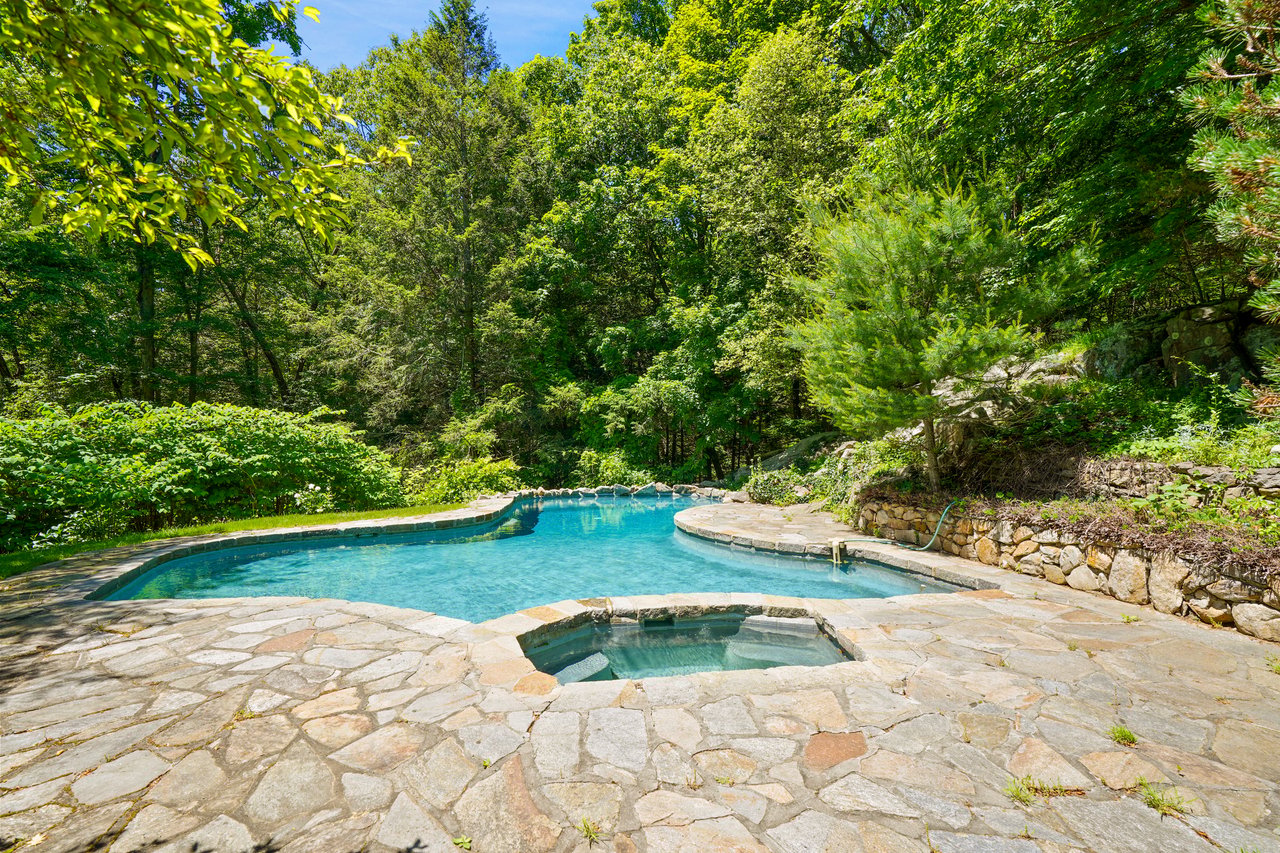 72 Old Mill River Road