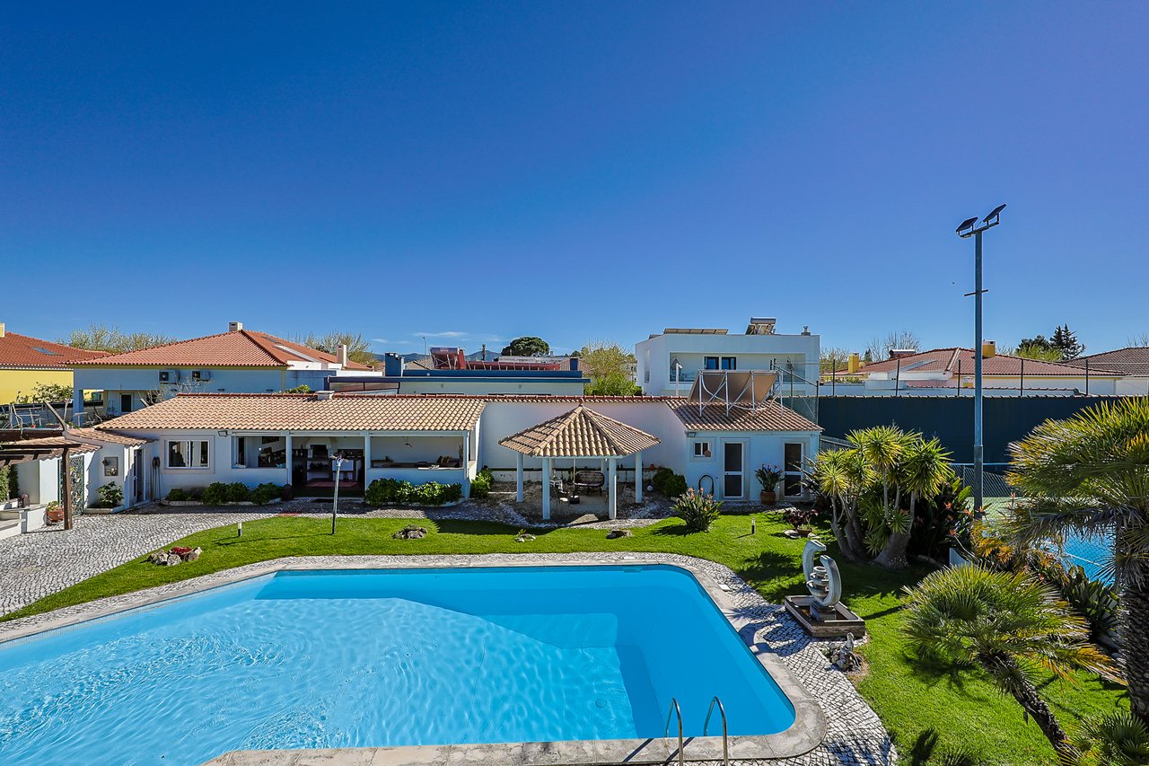 Exclusive 4,000 m² Estate in Azeitão with Tennis Court, Spa & Approved Development Project