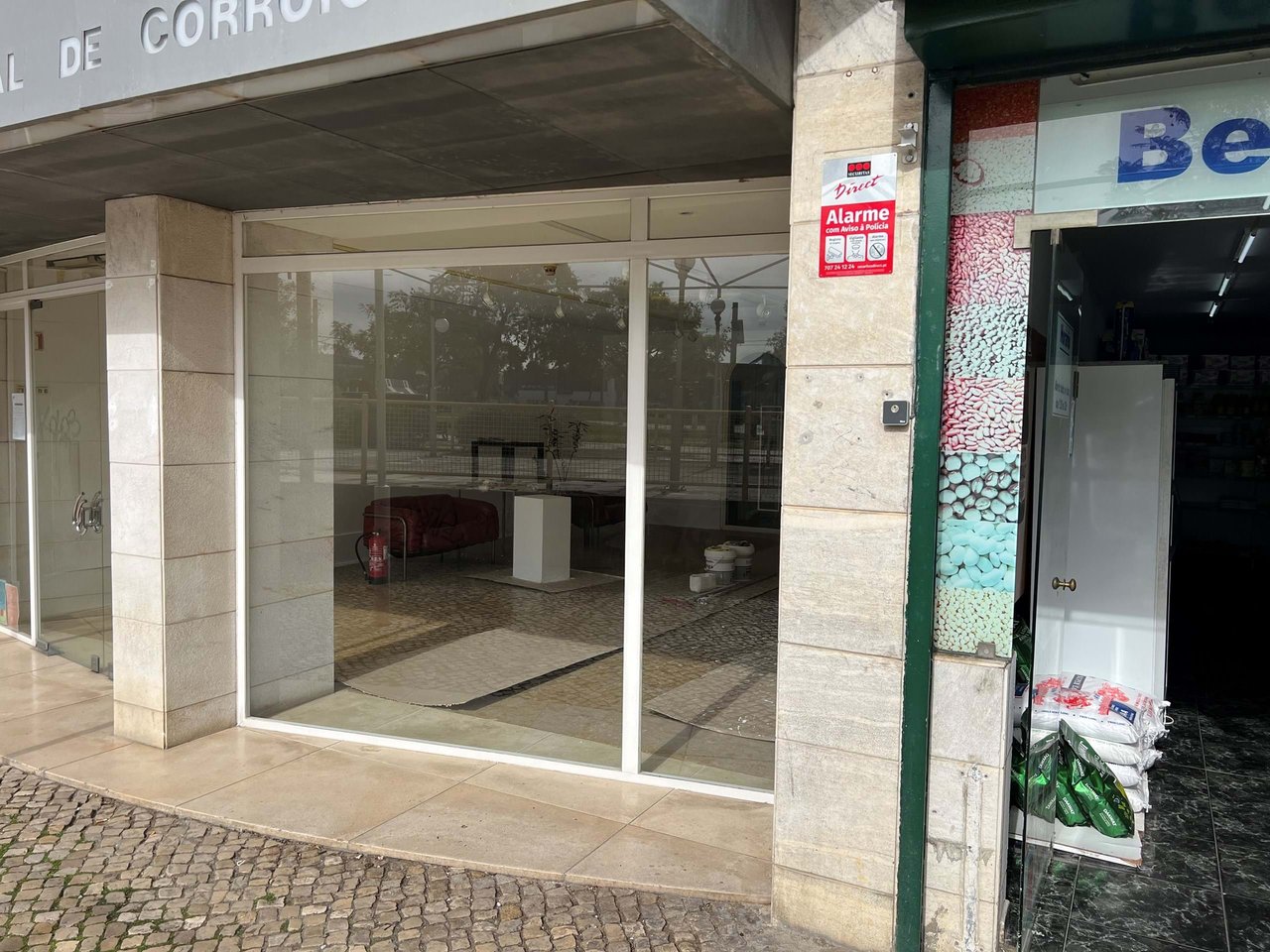 Prime Commercial Space Near Lisbon – Tenant in Place – 5% Annual Return