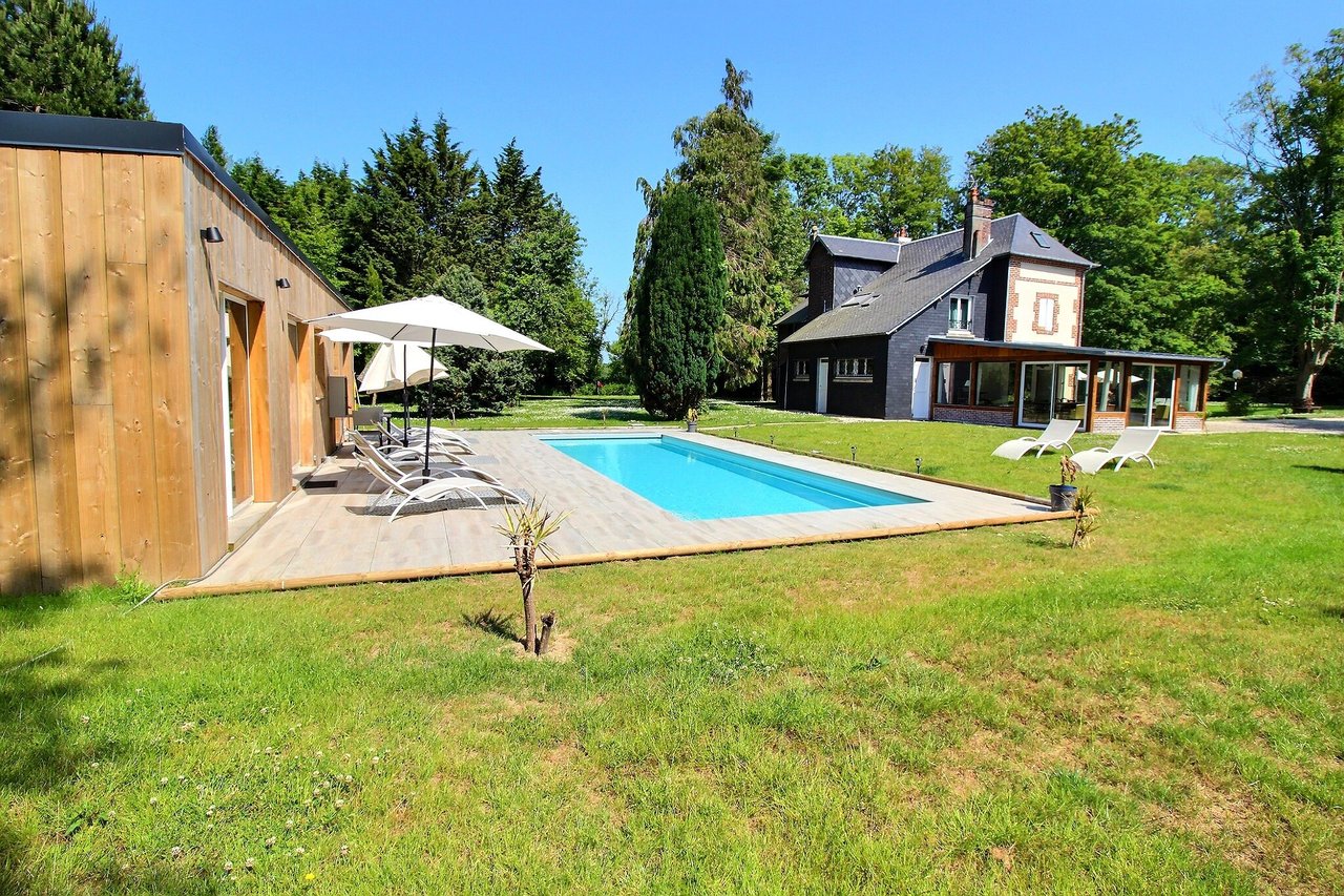 Property with garden, swimming pool and outbuildings for sale in Trouville-sur-Mer
