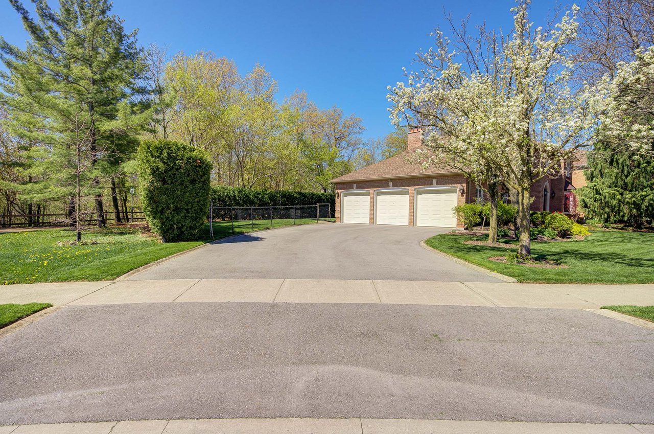 1296 Mapleridge Cres
