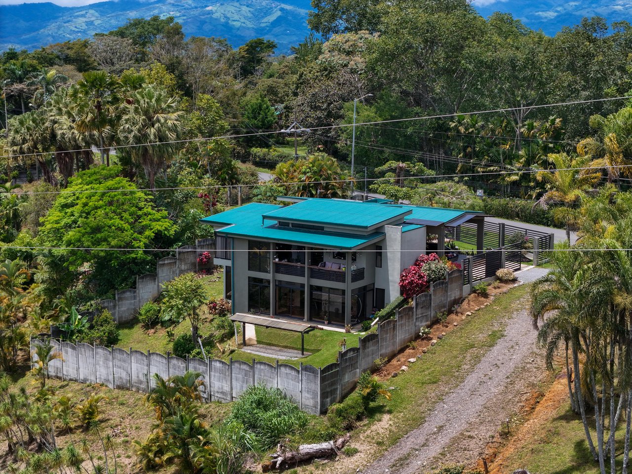 5-BEDROOM CHIRRIPO MOUNTAIN VIEW HOME WITH EASY ACCESS, PREMIUM FINISHES, FRUIT TREES AND LANSCAPED – 0.22 ACRES