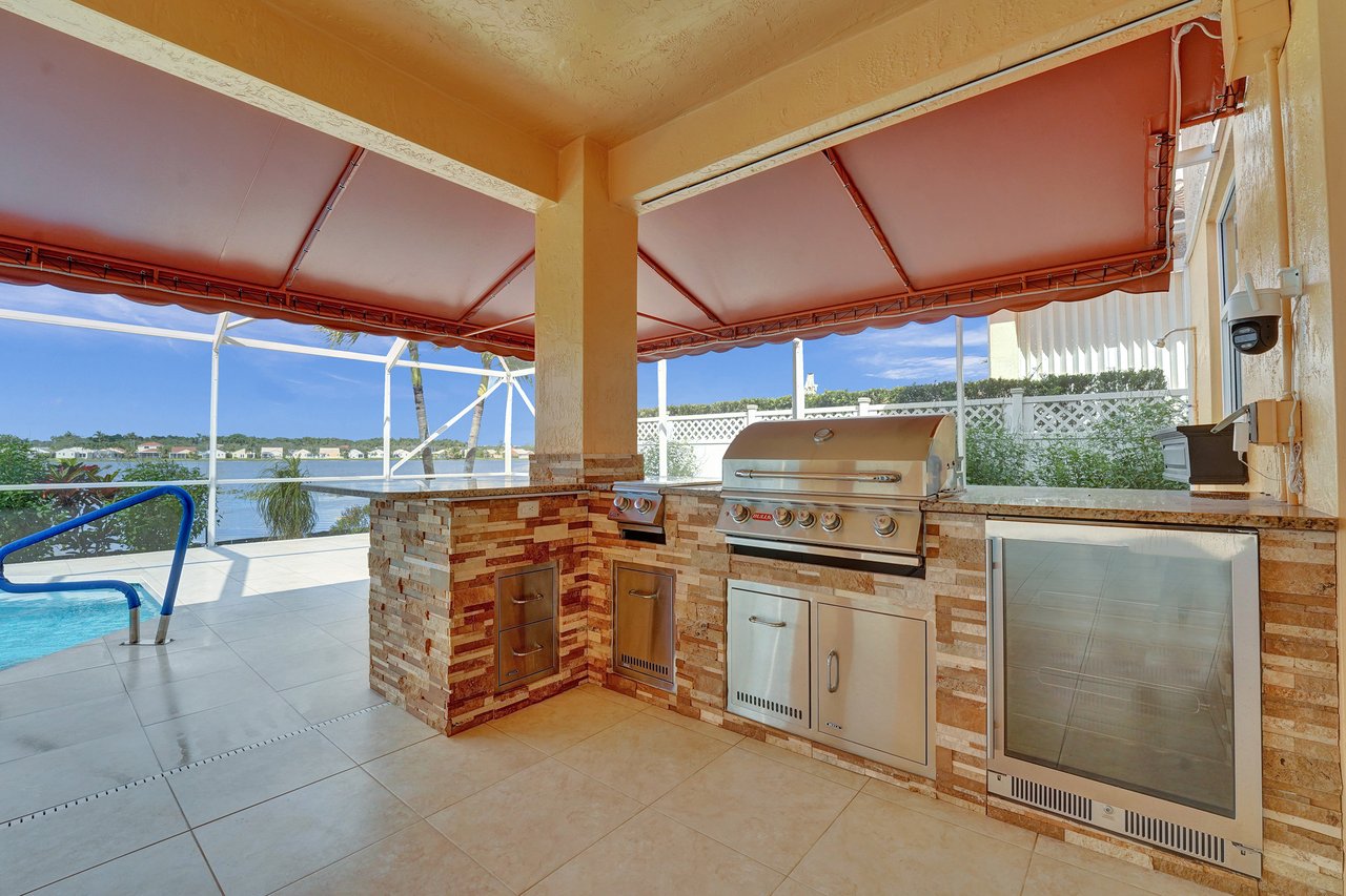 949 Crestview Cir