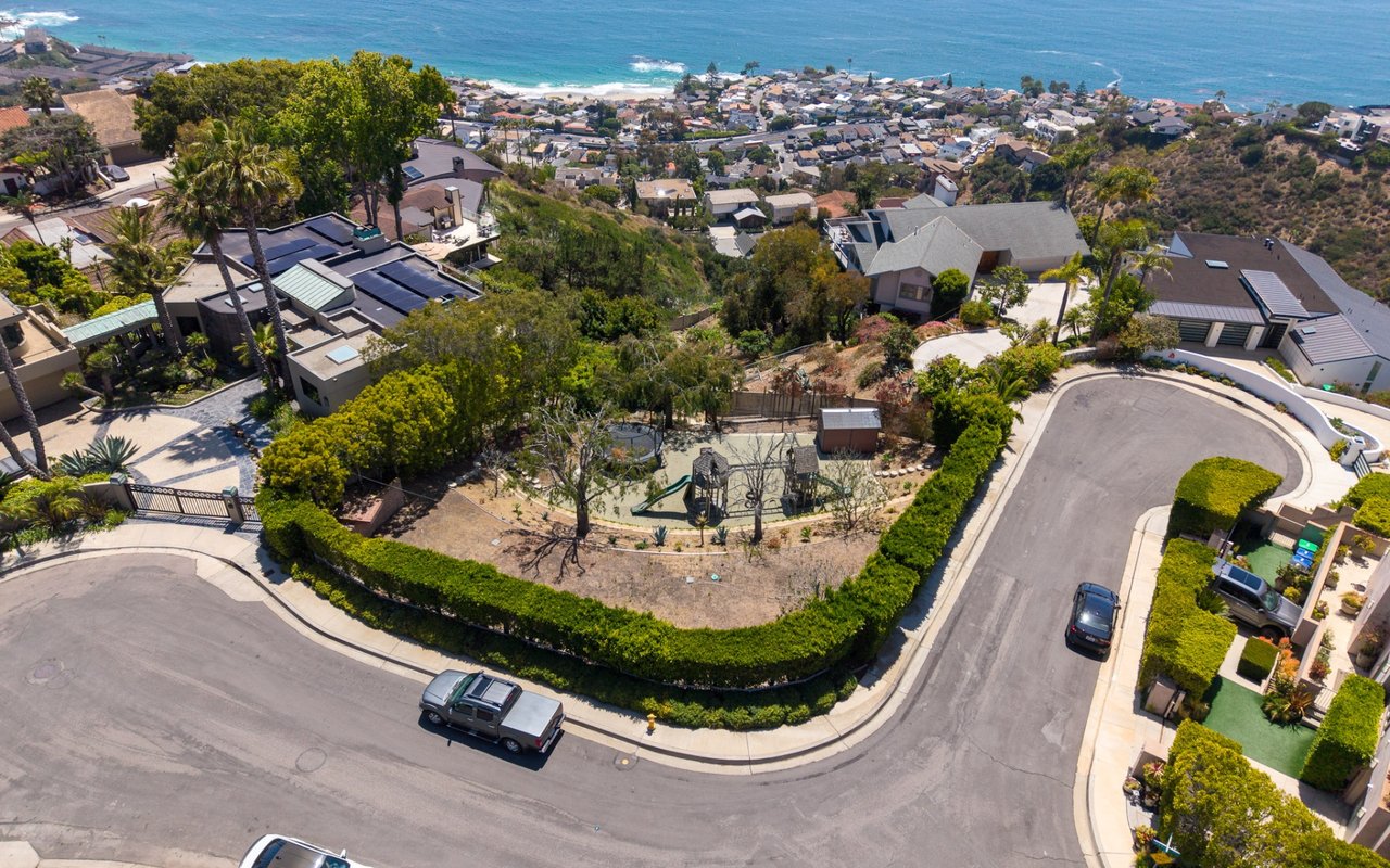 719 Davis Way