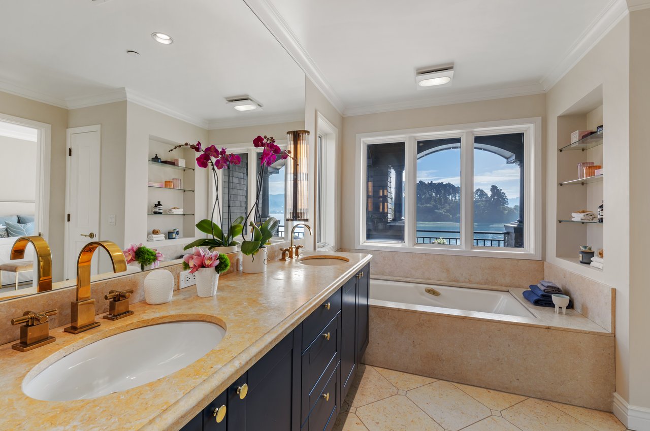 87 De Silva Island Drive