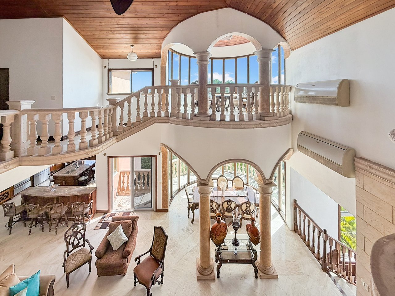 565 Parham Town 7 Bedroom Villa