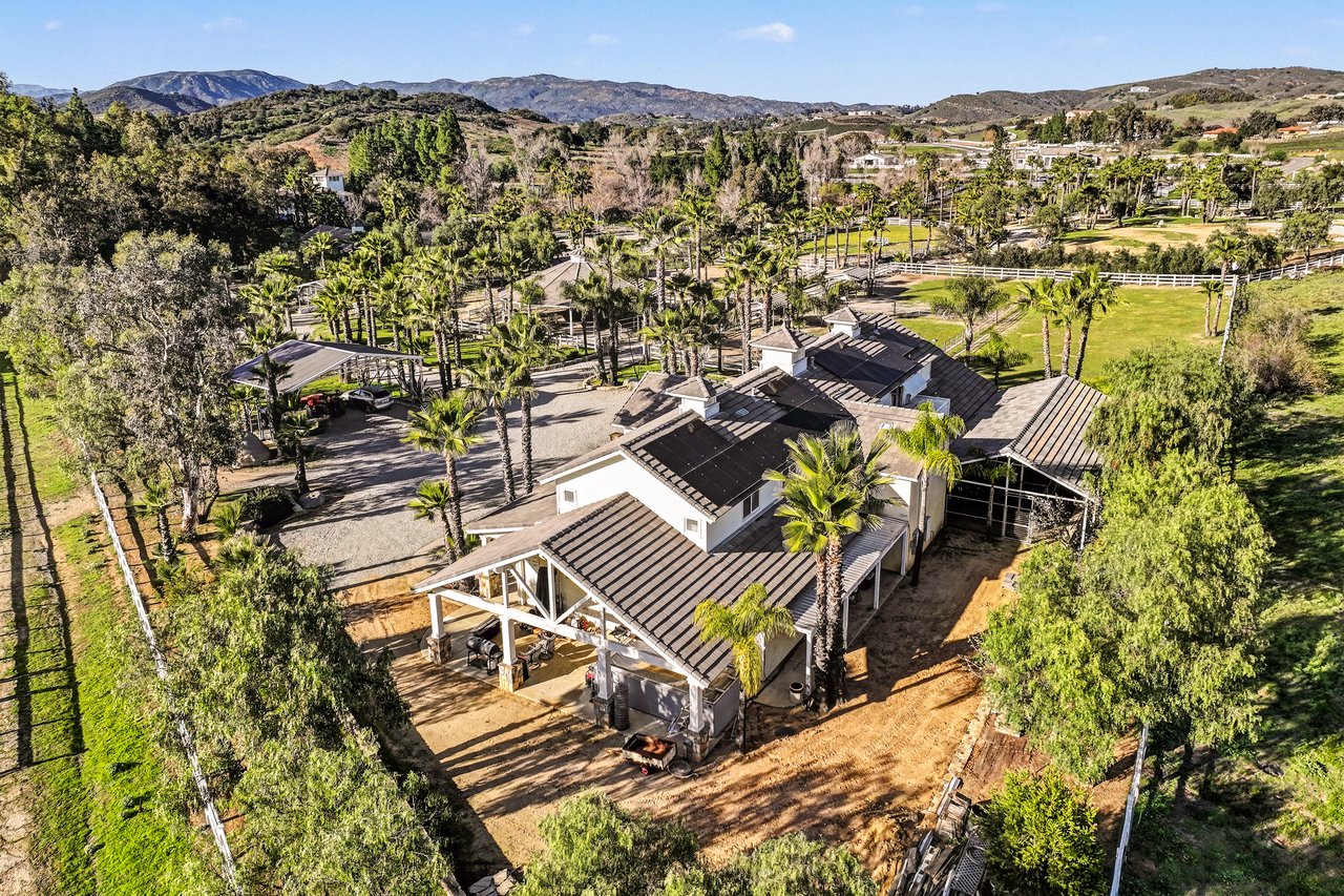 40801 Avenida La Cresta