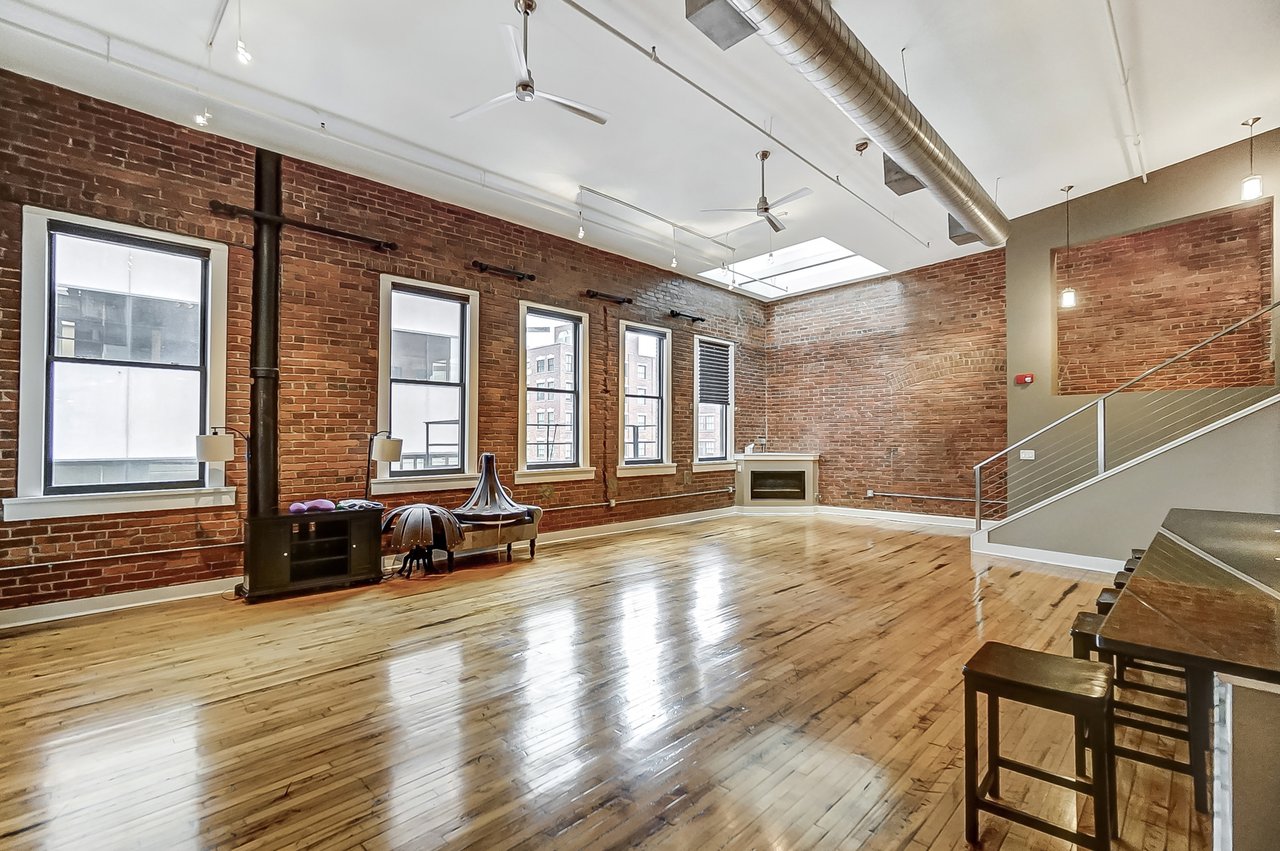 26 E 6th St. (3 units available.) #702, #802 #803