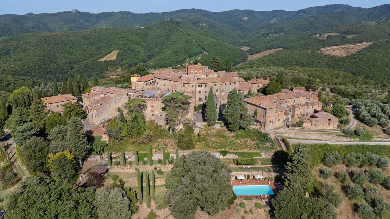 CASTELLO DEGLI STENDARDI