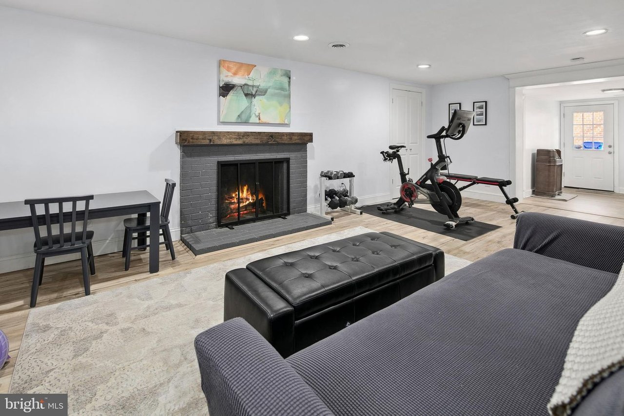 1212 Dale Dr