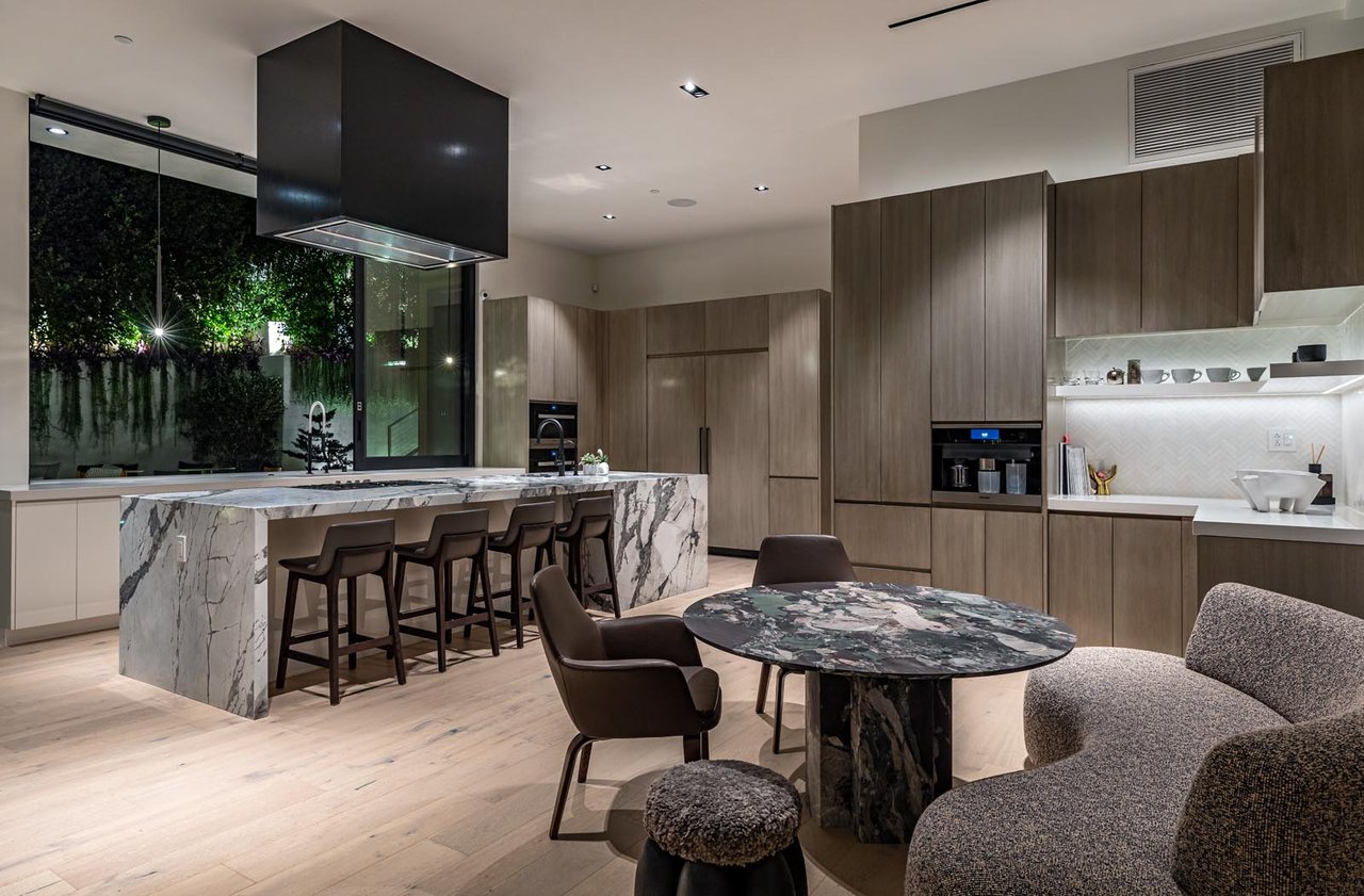1172 N Doheny