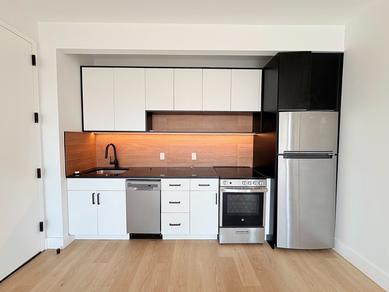 139 Frost St 4D