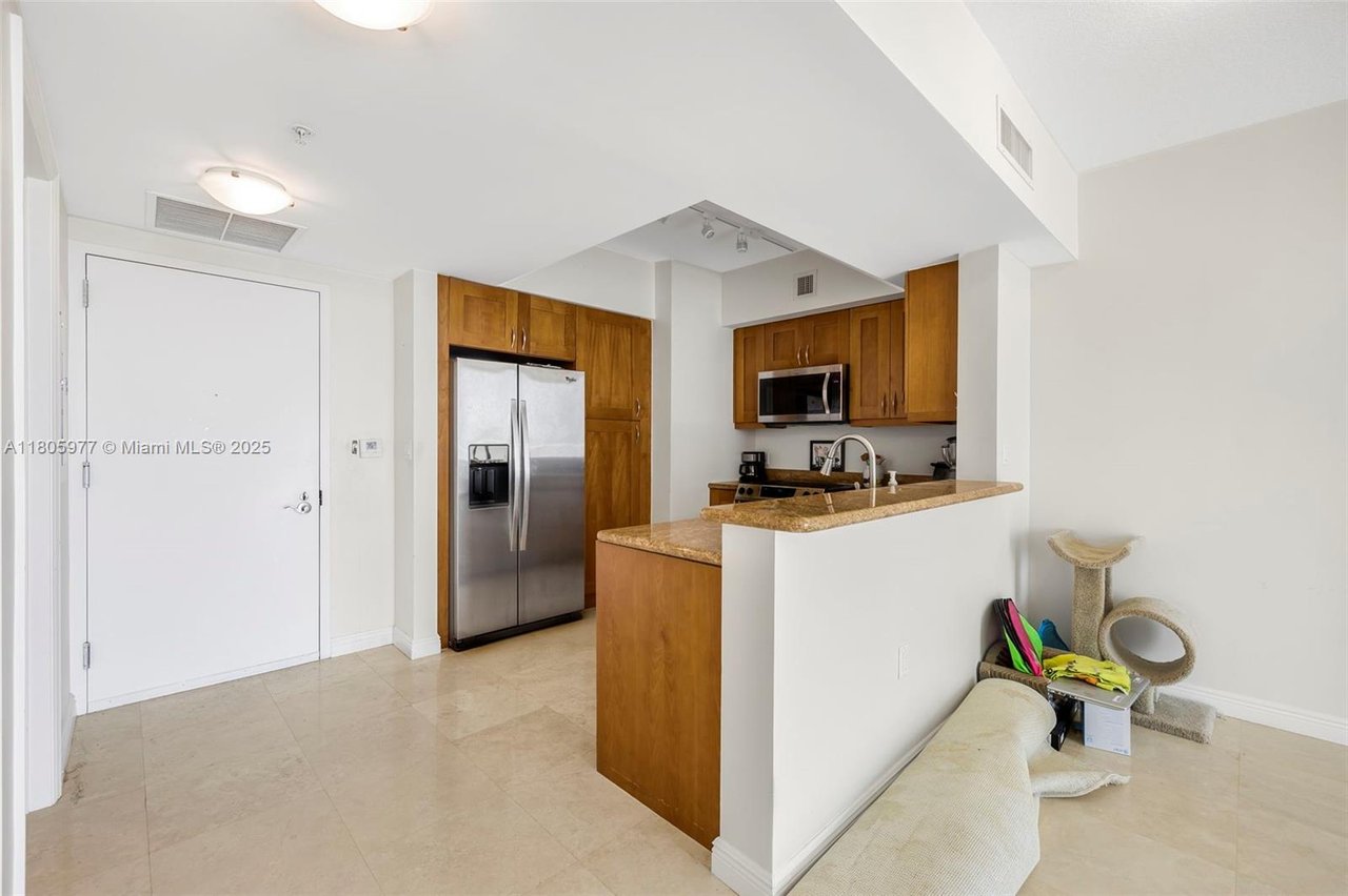 Duo Condominium East, Unit 1604E