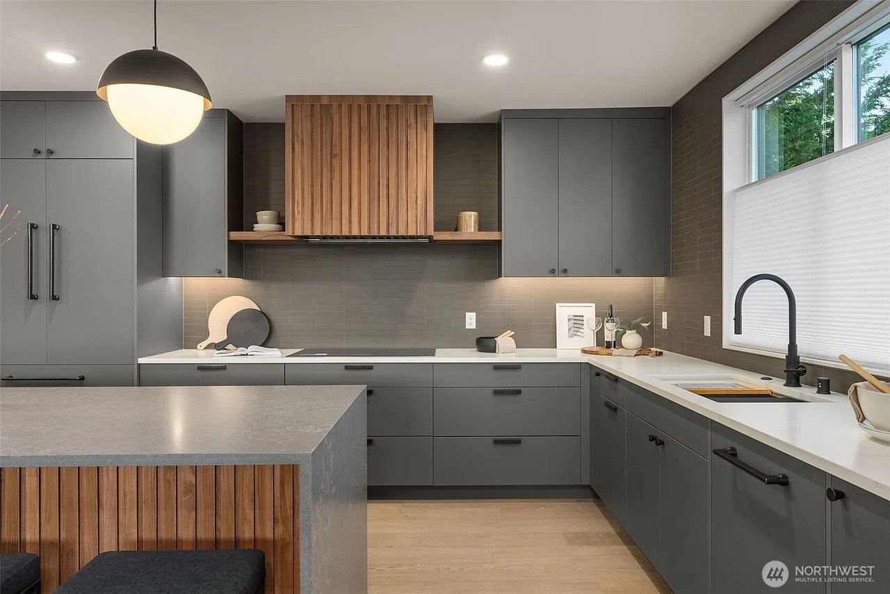 238 4th Avenue #300