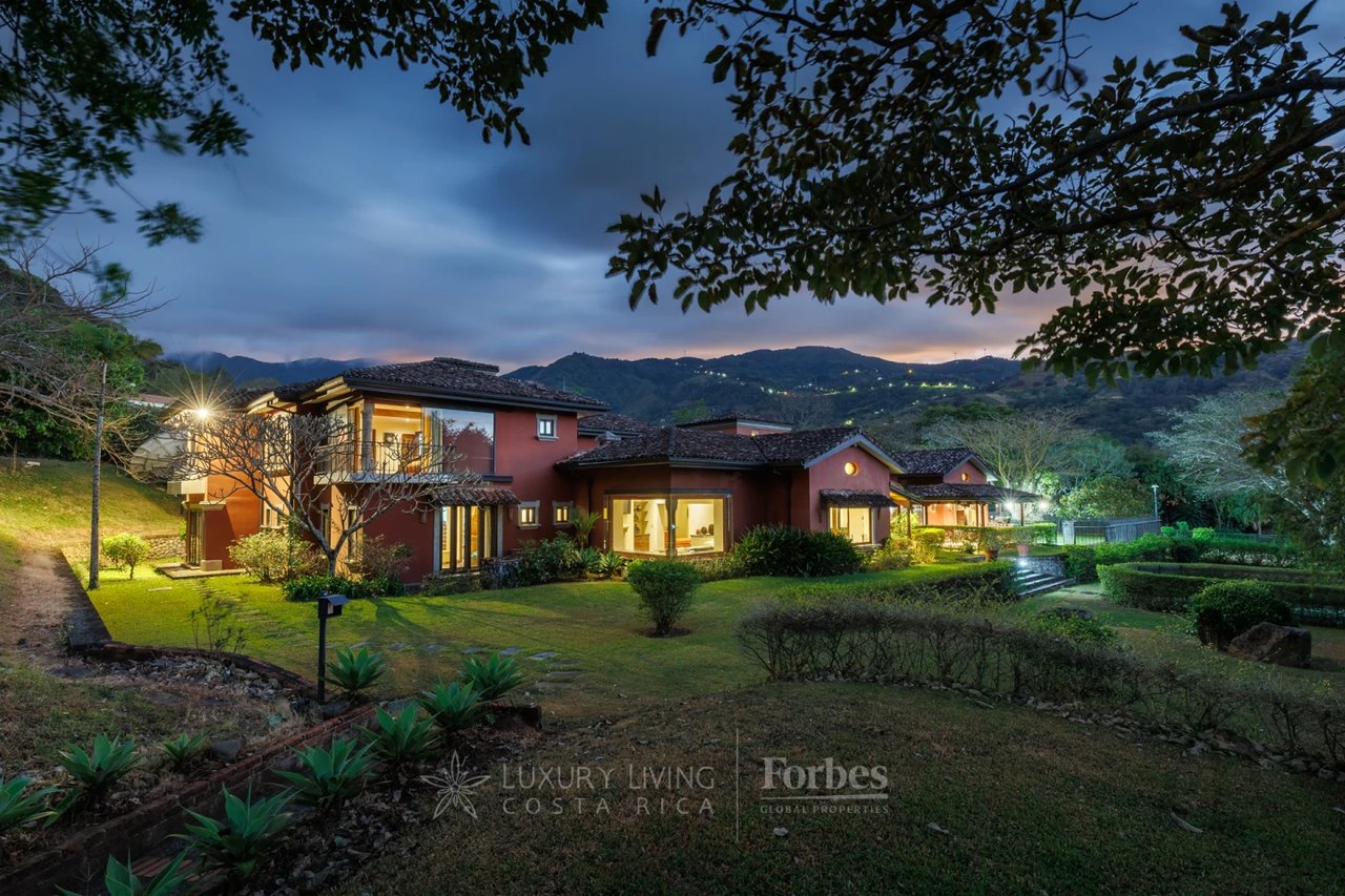 19759 - Architectural Hacienda Style Luxury Villa inTranquil Natural Oasis