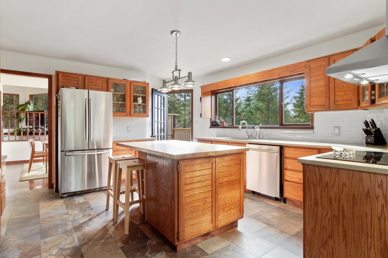 1557 Whitesails Dr