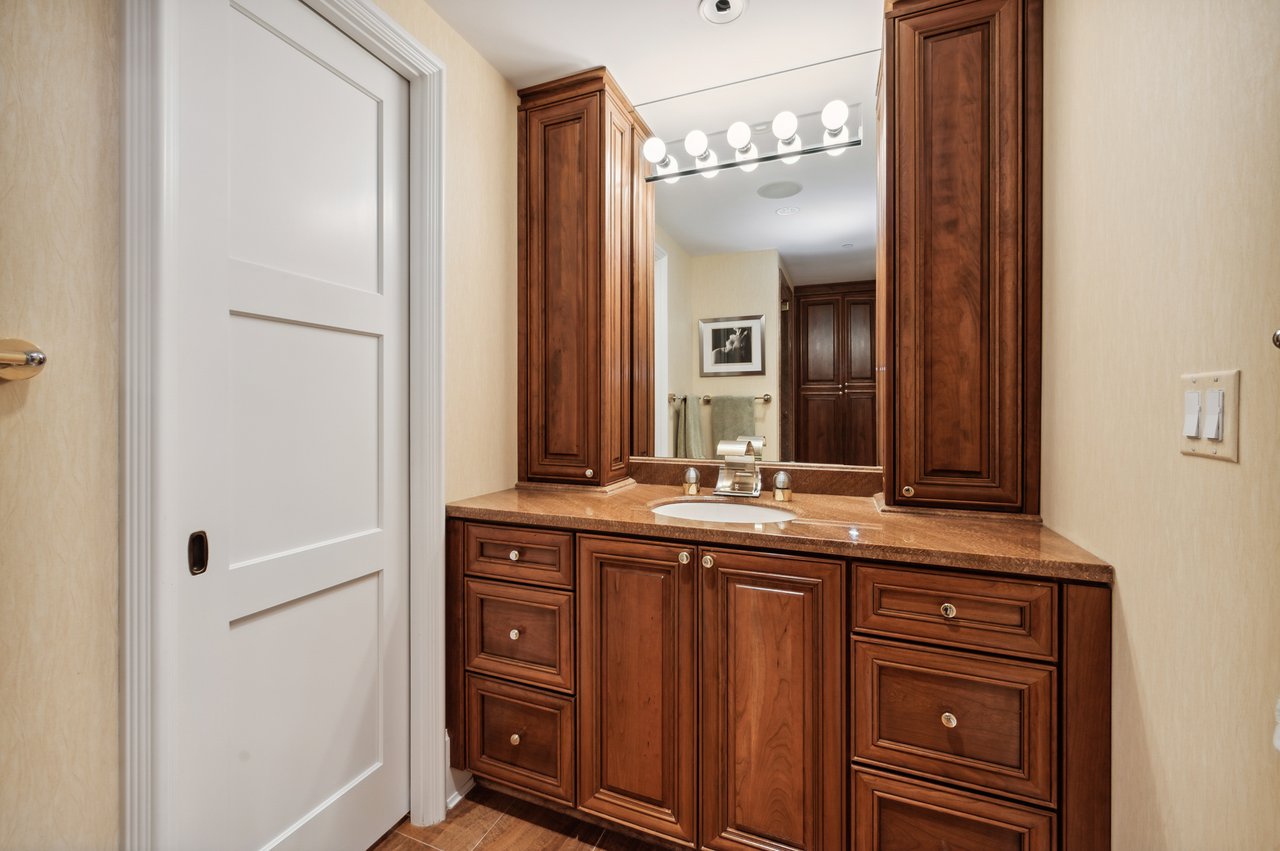 180 East Pearson Unit: 5902