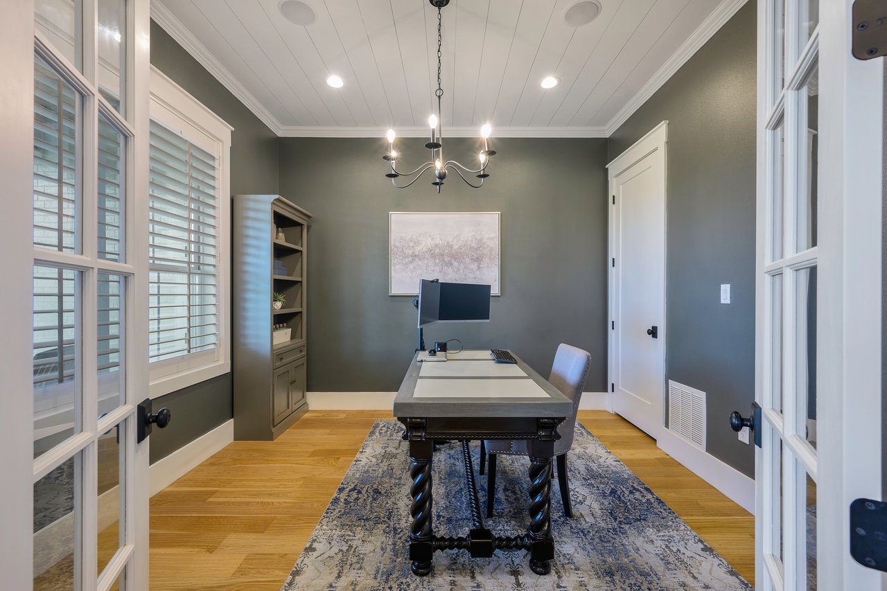 36 Mirror Lakes Court
