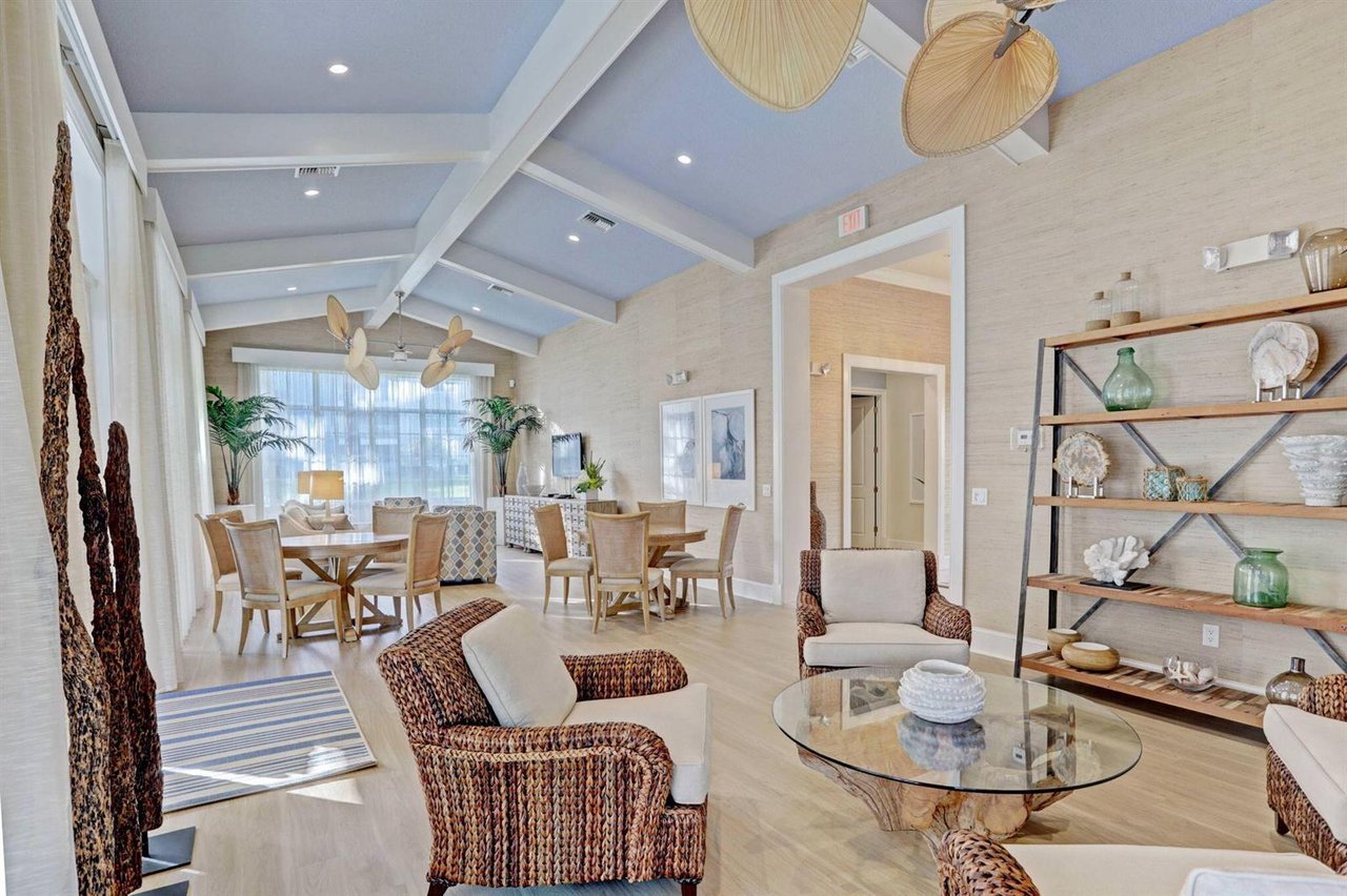 833 Bay Colony Drive S