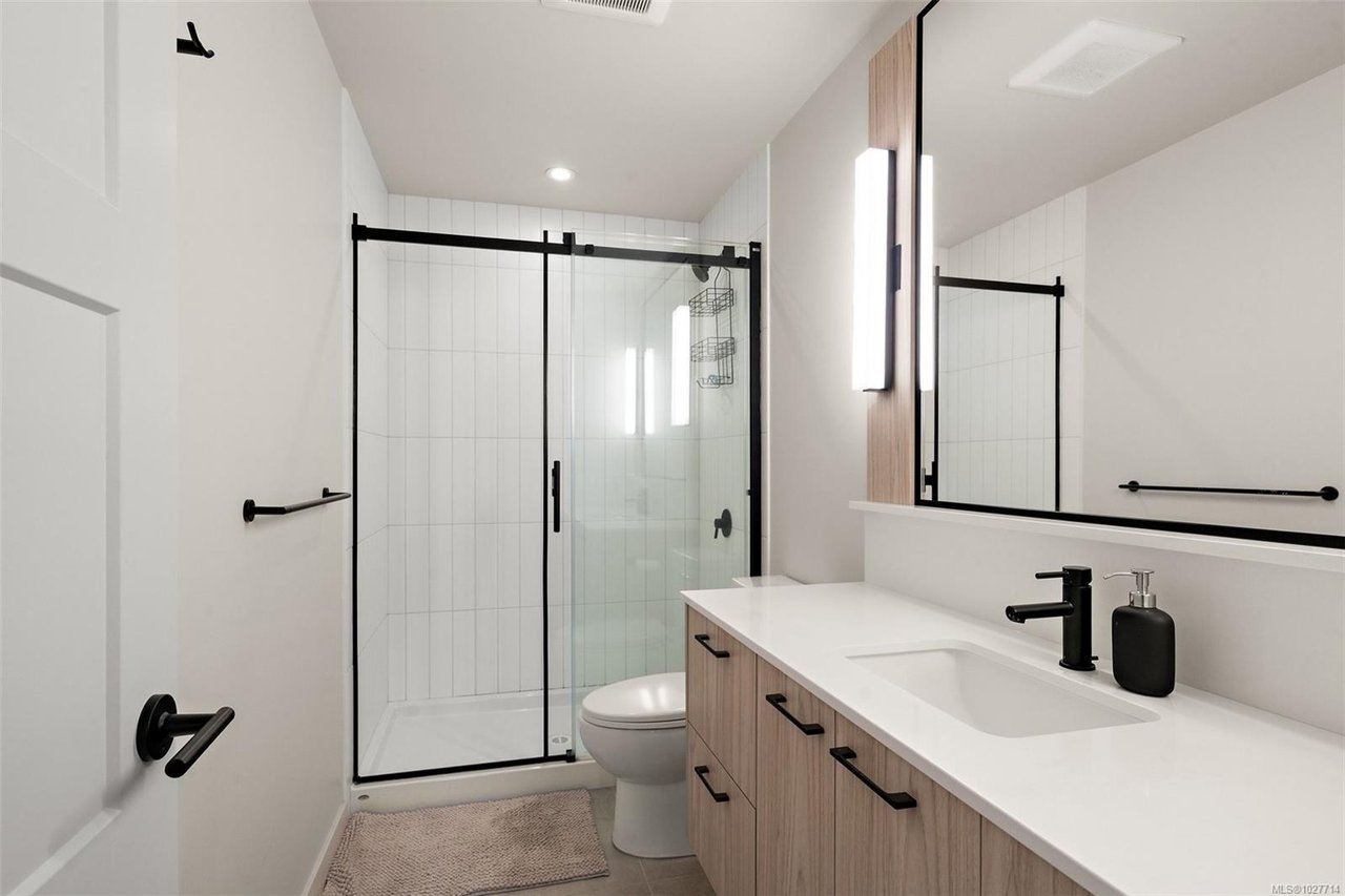 606-947 WhirlaWy Cres