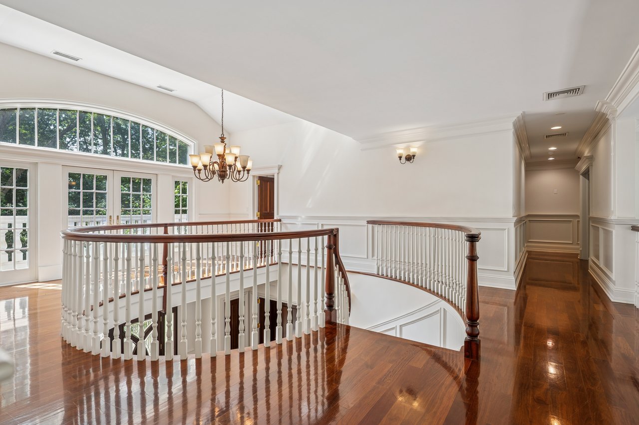 26 Redcoats Ln